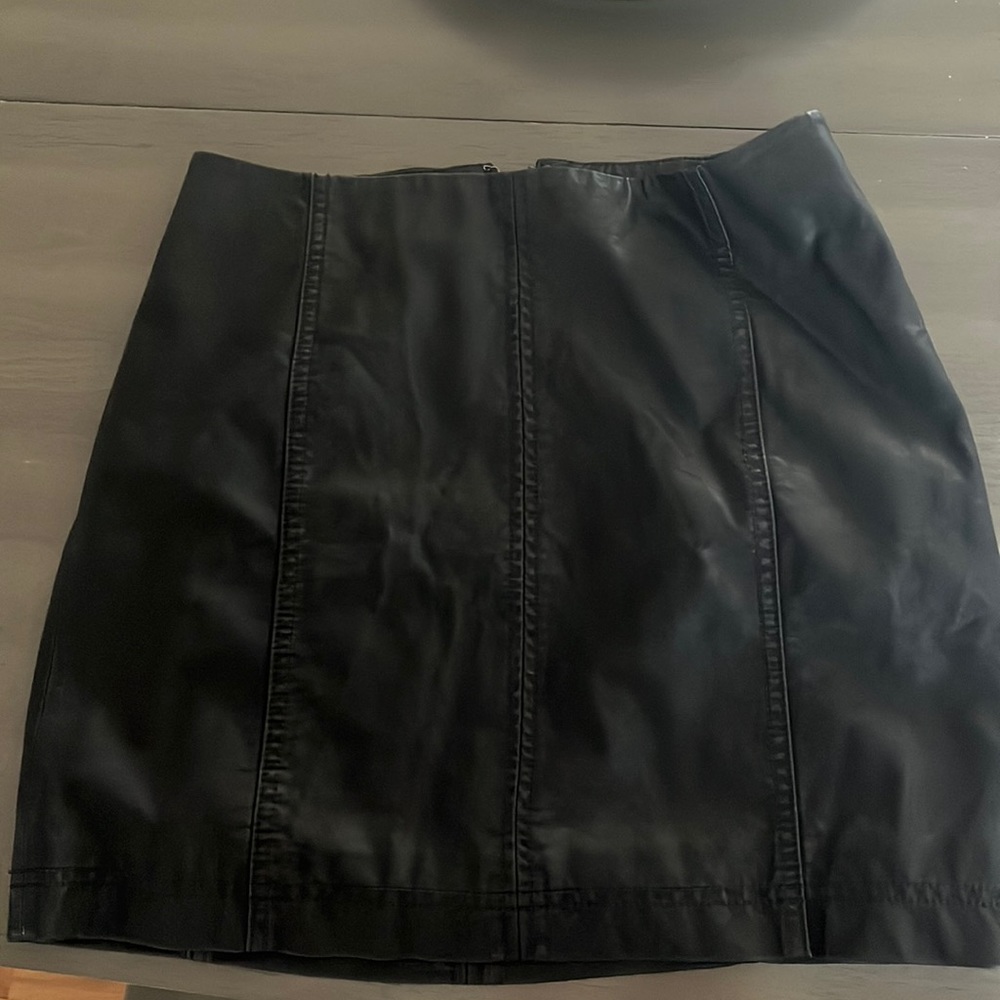 Modern femme Free people Vegan leather black mini skirt size 4